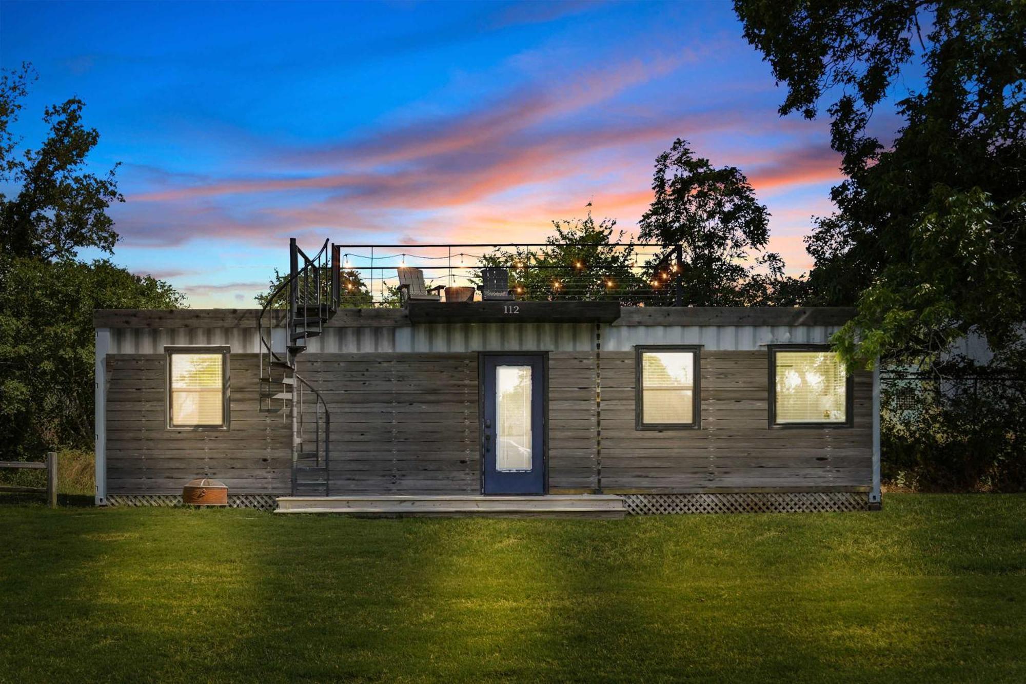 The Woods- Container Tiny House 12 Min To Magnolia/Baylor/Downtown Villa Bellmead Exterior photo